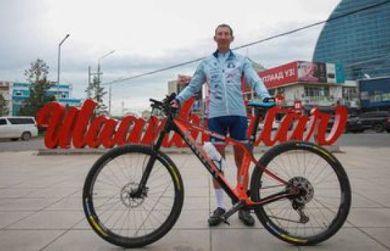  Германы экстрем спортын тамирчин Гийдо Кунзе аяллынхаа зургаа дахь өдөр Улаанбаатар хотод ирэв