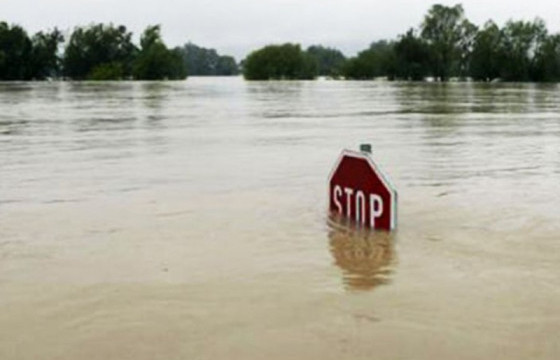 СЭРЭМЖЛҮҮЛЭГ: Голуудын усны түвшин үерийн түвшинг 10-30 см даван үерлэж байна