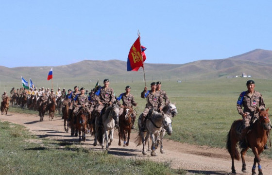 Монгол Улсын баг тамирчид 130 км зам туулахаар гараанаас гарлаа