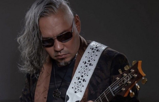 ГИТАР БАРИХ ГЭЖ Л ТӨРСӨН ӨӨЖГИЙ