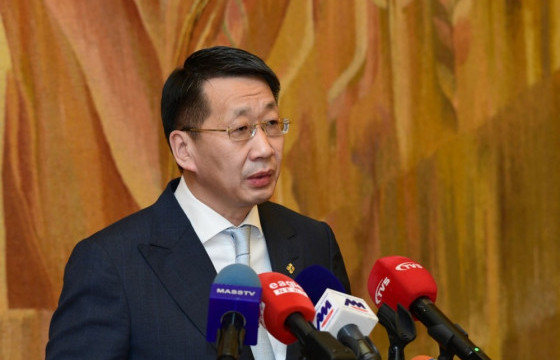 Л.ЭНХ-АМГАЛАН: Бүх хүүхдийг цэцэрлэгт хамруулахаар ажиллаж байна