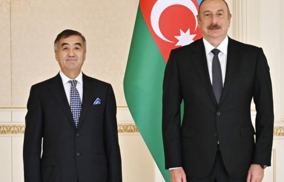 Элчин сайд Г.Мөнхбаяр Итгэмжлэх жуух бичгээ барилаа