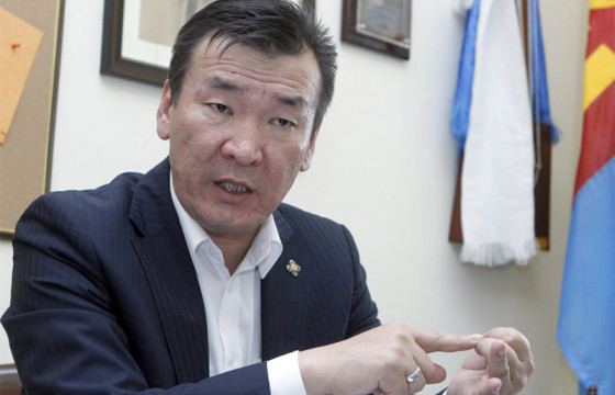 С.ГАНБААТАР: Үндсэн хуулийн цэц өнөөдөр улс төрийн том жүжгийг Монголд тавьж байна