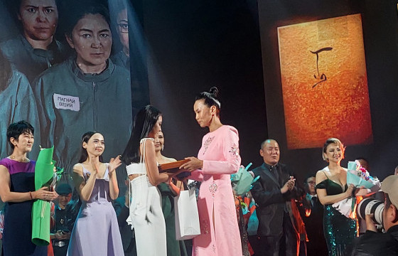 ХУВЬСАЛ ПРОДАКШН ЖҮЖИГЧИН Г.БЯМБАСҮРЭНД  НЭГ ӨРӨӨ БАЙР БЭЛЭГЛЭЖЭЭ 