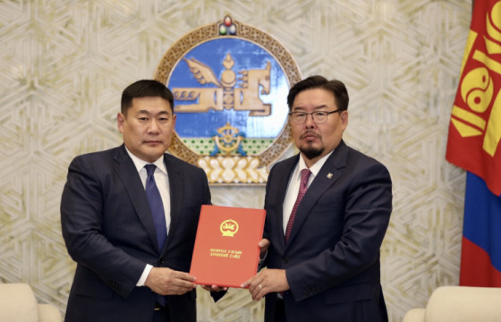 Засгийн газрын бүтцийн тухай болон бүрэлдэхүүний тухай хуульд нэмэлт, өөрчлөлт оруулахаар хуулийн төслийг өргөн барилаа