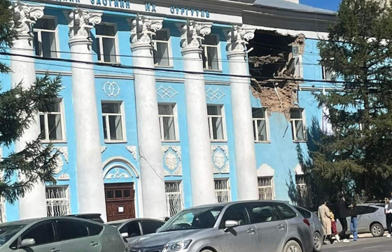 Санхүү эдийн засгийн их сургуулийн А байранд засвар хийгдэж байх үед нуралт үүсчээ