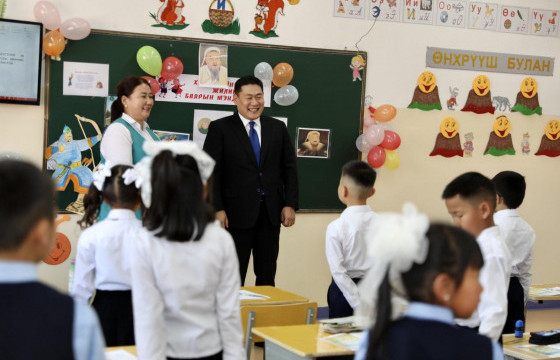 Л.Оюун-Эрдэнэ: Сугалаагаар цэцэрлэгт хамрагддаг, бүртгүүлэх гэж цэцэрлэгийн гадаа дугаарладаг байдал ариллаа