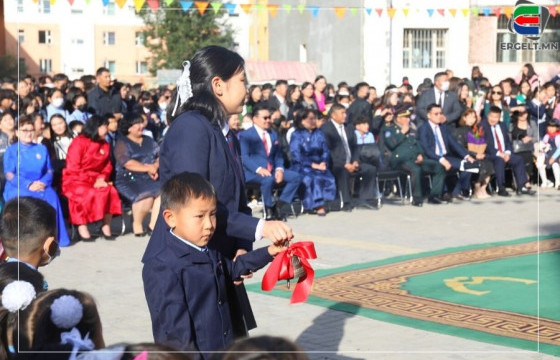 ХИЧЭЭЛИЙН ШИНЭ ЖИЛ ЭХЭЛЛЭЭ 