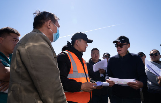 Зам, тээврийн хөгжлийн сайд С.Бямбацогт Дарханы зам дээр ажиллалаа 