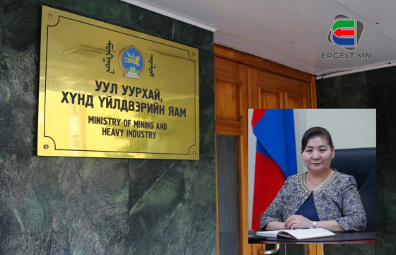 Ашигт малтмал, хайгуулын хэлтсийн дарга М.Энхжаргал аж ахуйн нэгжүүдээс хахууль авч, хувийн бизнесээ ажилтнууддаа шахаж, дарамталдаг гэв