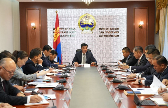 ЗТХ-ийн сайд хилийн боомтод үүссэн чингэлгийн бөөгнөрлийг нэг сарын дотор арилгах үүрэг өгчээ