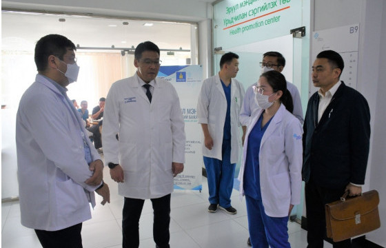 Эрүүл мэндийн сайд С.Энхболд УХТЭ-т ажиллаж төвлөрлийг сааруулах бодлогын хэрэгжилтийг шалгажээ