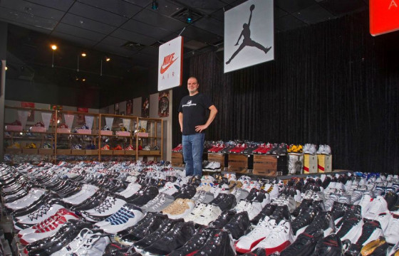 ГИННЕС: Дэлхийн хамгийн шилдэг пүүз цуглуулагч Жордан Геллер