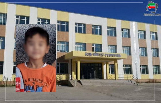 108 төвд өөрөө очсон гэх хүүгийн эгч Б: БИД ТАЛИЙГААЧ ДҮҮГИЙНХЭЭ ТАВАН ХҮҮХДИЙГ ӨСГӨЖ БАЙГАА. ДҮҮ МИНЬ ТӨӨРЧ, САНДАРЧ ЯВАХАД БИДНИЙГ ГЭР БҮЛИЙН ХҮЧИРХИЙЛЭГЧ БОЛГОЖ ГҮТГЭСЭНД ГОМДОЖ БАЙНА