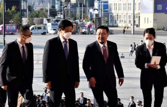 УИХ-ын дарга Г.Занданшатар БНХАУ-ын БХАТИХ-ын Байнгын хорооны дарга Ли Жаньшу-г Д.Сүхбаатарын талбайд угтан авлаа