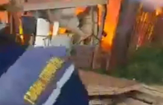 Д.ДАВААДУЛАМ: “Тавантолгой түлш”-ийн зургаан ажилтан  шатаж байсан гэр рүү шороо, ус цацаж, хажуу талын айлыг галаас хамгаалсан