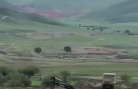 БҮРЭГХАНГАЙ СУМЫН ЗАСАГ ДАРГА: АЛТ УГААЖ БАЙСАН НИНЖА НАРЫГ  ИЛРҮҮЛЖ, ТЕХНИКИЙГ НЬ ХУРААСАН