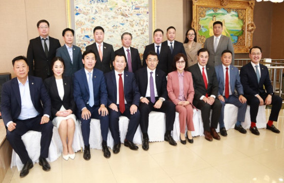 Хотын дарга шинээр томилогдсон УИХ-ын Байнгын хороодын дарга болон Засгийн газрын гишүүдийг хүлээн авч уулзлаа