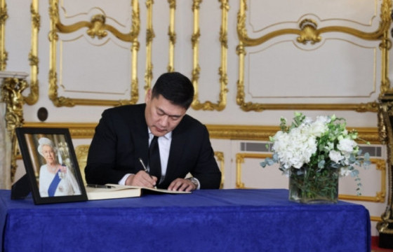 Ерөнхий сайд Л.Оюун-Эрдэнэ Хатан хаан II Элизабеттай салах ёс гүйцэтгэх Төрийн ёслолд оролцлоо