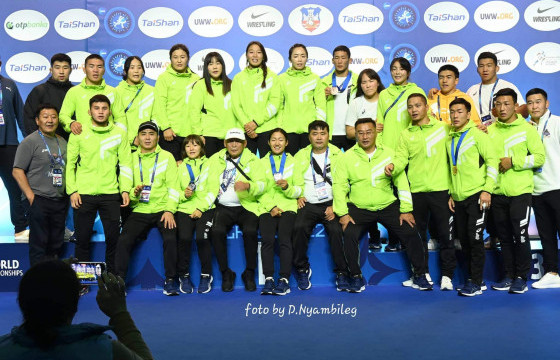 Монголын чөлөөт бөхийн тамирчид дөрөвдүгээр байр эзэлж, дэлхийн цомд өрсөлдөх эрхээ авлаа