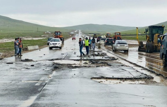 Дарханы замын хэргээр хоригдсон ЗТХЯ-ын Үнэлгээний хорооны гишүүн Л.Баянзулыг суллажээ