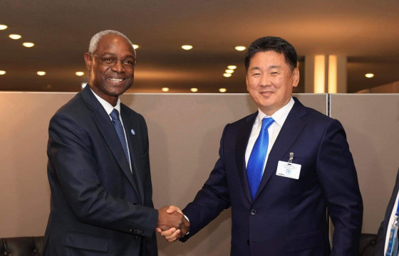 Монгол Улсын Ерөнхийлөгч У.Хүрэлсүх  НҮБ-ын Цөлжилттэй тэмцэх конвенцын Гүйцэтгэх нарийн бичгийн дарга Ибрахим Тио-той уулзлаа