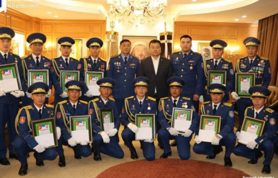 ОБЕГ гол, усны ослоос 11 иргэнийг авран хамгаалсан алба хаагч тус бүрд 500 мянган төгрөгийн урамшуулал олголоо