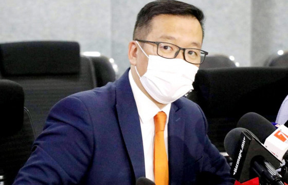 Б.БАТ-ЭРДЭНЭ: Ажлын байрандаа архидан согтуурсан Усны газрын нэр бүхий гурван албан тушаалтныг ажлаас нь чөлөөлөө