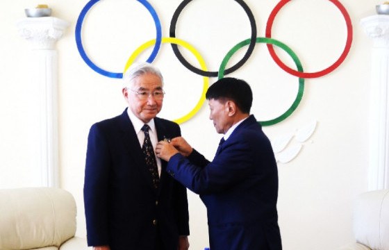 Мицүхидэ Ивакиг МҮОХ-ны Олимпын алдар одонгоор шагналаа