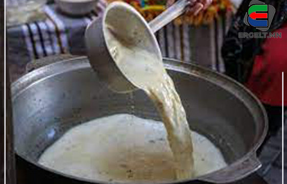 ЗУРВАС: Дүүтэйгээ адуунд мордоход