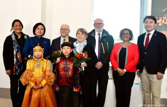 Канад Улсын Парламентын Сенатын тaнхимын дарга Жорж Ж.Фюри Монгол Улсад албан ёсны айлчлал хийхээр хүрэлцэн иржээ