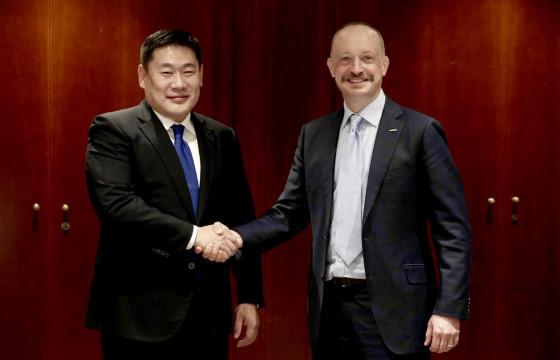 Нислэгийн чиглэл өөрчилж, Германд айлчилсан Ерөнхий сайдын “богц”-ноос юу хүлээх вэ