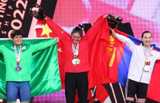 Г.Анужин хүндийн өргөлтийн ААШТ-ээс хошой хүрэл медаль хүртлээ