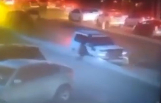 Тээврийн хэрэгсэл жолоодох үнэмлэхгүй эмэгтэй дөрвөн автомашин, хоёр хүүхэд мөргөсөн хэргийг шалгаж байна