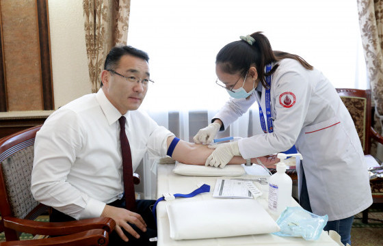 НЗДТГ-ын албан хаагчид цусаа хандивлалаа