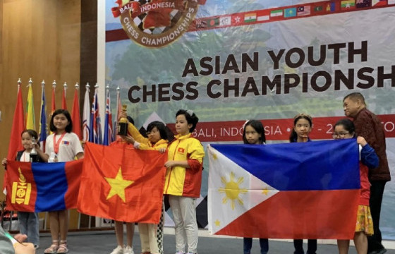 Өсвөрийн шатарчид ААШТ-ээс мөнгөн цом хүртлээ