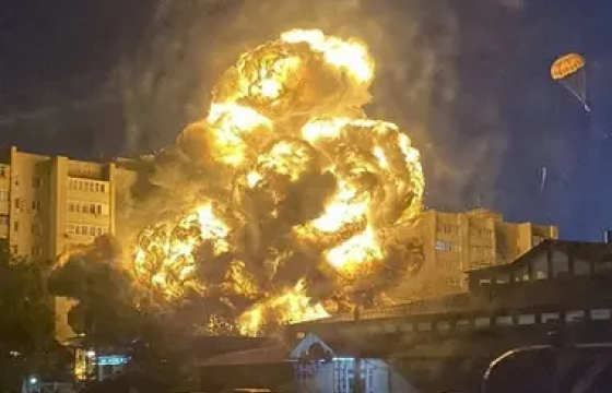 Оросын сөнөөгч онгоц Ейск хотын баазын барилгыг мөргөжээ