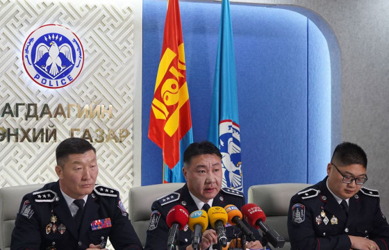 Цэрэгт татагдсан залуусыг тээвэрлэсэн машинд 17 залуу явснаас хоёр нь гэмтэж, анхан шатны тусламж авсан