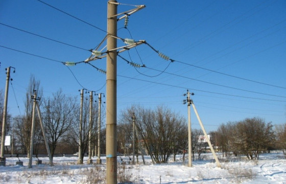 Согтууруулах ундаа хэрэглэсэн үедээ цахилгаан дамжуулах шугамын тулгуур руу авирчээ