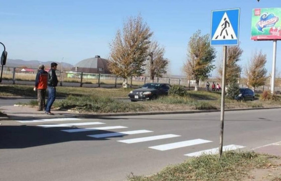 13 НАСТАЙ ТАЛИЙГААЧИЙН АХ: НОГООН ГЭРЛЭЭР ГАРЧ БАЙСАН ДҮҮГ МИНЬ  ГАР УТСАА ОРОЛДОЖ БАЙСАН ЖОЛООЧ ДАЙРЧ, ХӨНӨӨЧИХӨӨД КАМЕРЫН БИЧЛЭГИЙГ УСТГУУЛСАН БАЙСАН