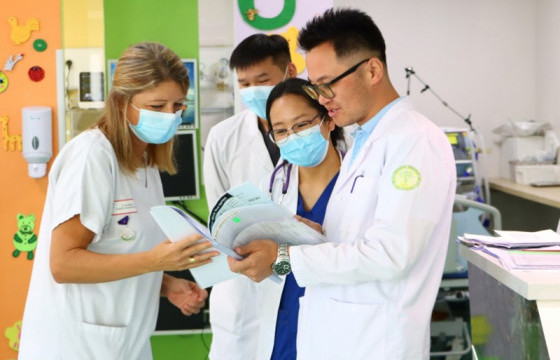 ГССҮТ-д Франц Улсын Орлеон хотын төв эмнэлгийн эмч нар ажиллалаа