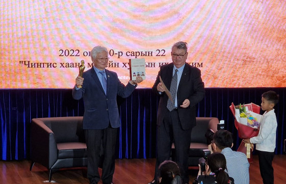 МУСГЗ, зохиолч Г.Мэнд-Ооёог Алтан цомоор шагнажээ