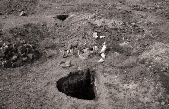  2.1 м гүнтэй нүхэнд хоёр настай хүүхэд унаж, нас баржээ