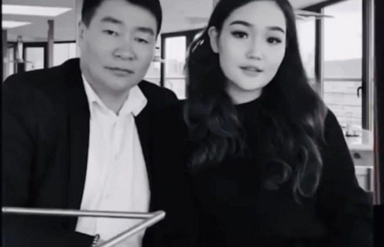 18 НАСТАЙ ОХИНЫ ТОЛГОЙ ДЭЭР ХАЛУУН КОФЕ АСГАСАН Б.АРИУНЗАЯА ДАХИН БУСДЫГ ЗОДЖЭЭ