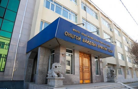 Автомашины эд ангид хавчуулагдсан хоёр иргэнийг эсэн мэнд аварчээ