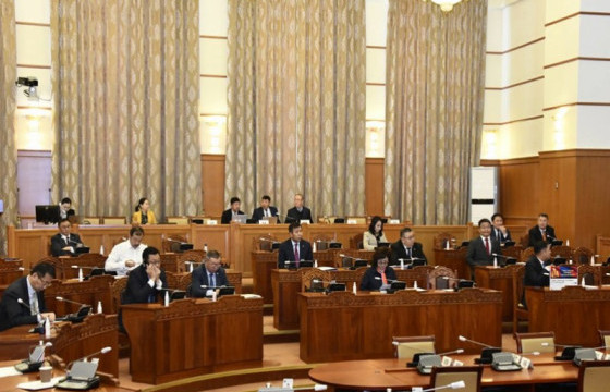 Төрийн албаны тухай хуульд нэмэлт оруулах тухай хуулийн төслийг эцсийн хэлэлцүүлэгт шилжүүллээ