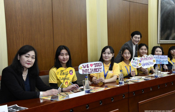  “Өсвөрийн парламент” хөтөлбөрт 20 гаруй сумын 91 сурагч шалгарчээ