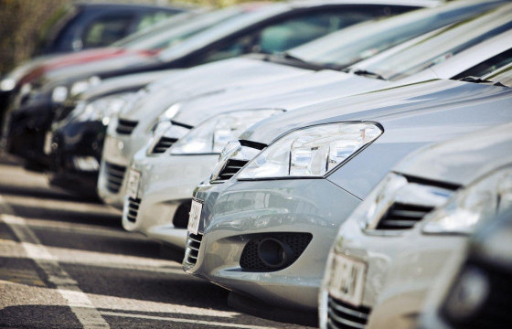 Автомашин мөргөлдсөний улмаас бүхээгт нь хавчуулагдсан иргэнийг эсэн мэнд гаргажээ