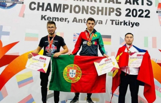 Ахлагч О.Баярцэнгэл кикбоксын ДАШТ-ээс хүрэл медаль  хүртлээ