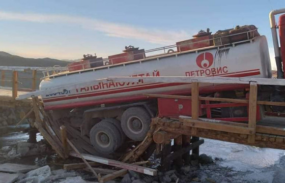 ГҮҮР НУРААСАН ЖОЛООЧ: Гурав хоногийн хугацаанд өөрийн хөрөнгөөр нураасан гүүрээ засварлаж, хүлээлгэж өгсөн